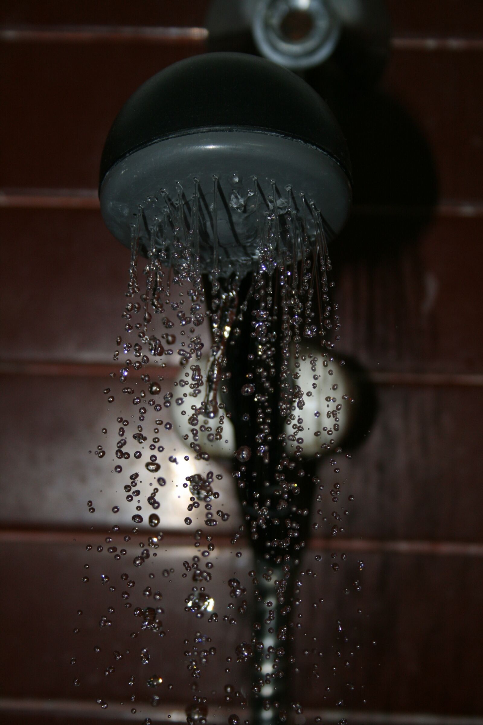 Canon EOS 400D (EOS Digital Rebel XTi / EOS Kiss Digital X) sample photo. Shower, water, old photography