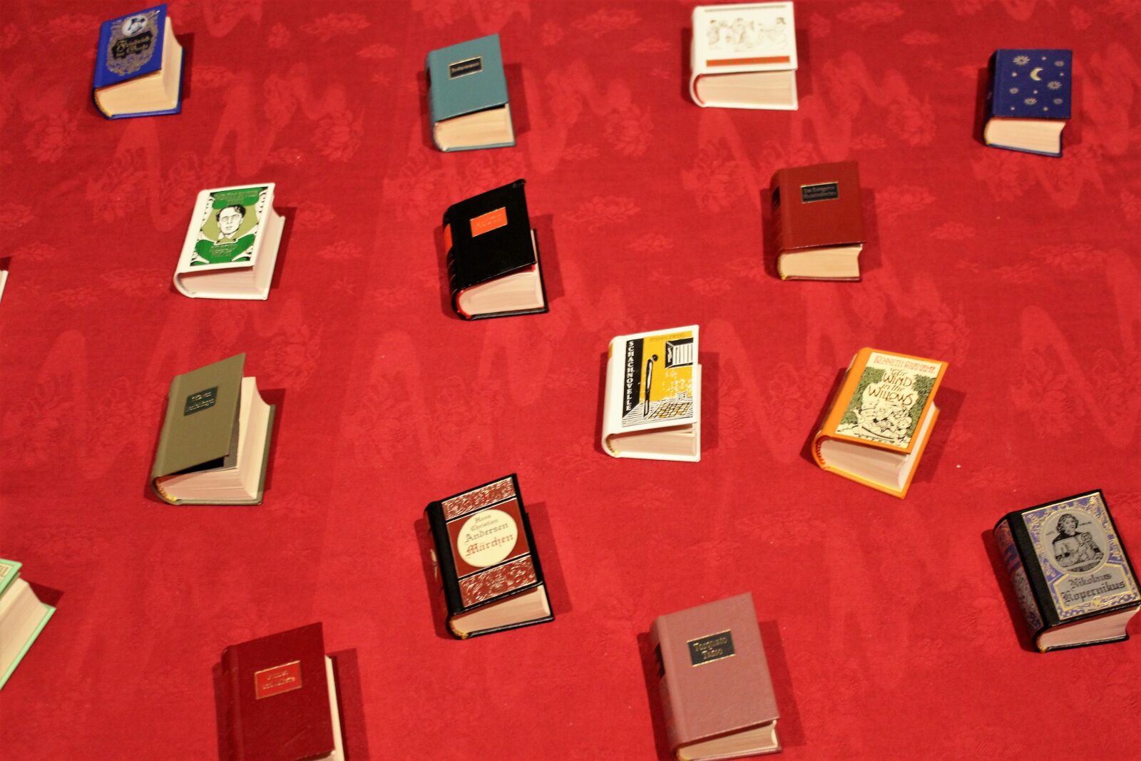 Canon EOS 1200D (EOS Rebel T5 / EOS Kiss X70 / EOS Hi) sample photo. Books, red, decoration photography