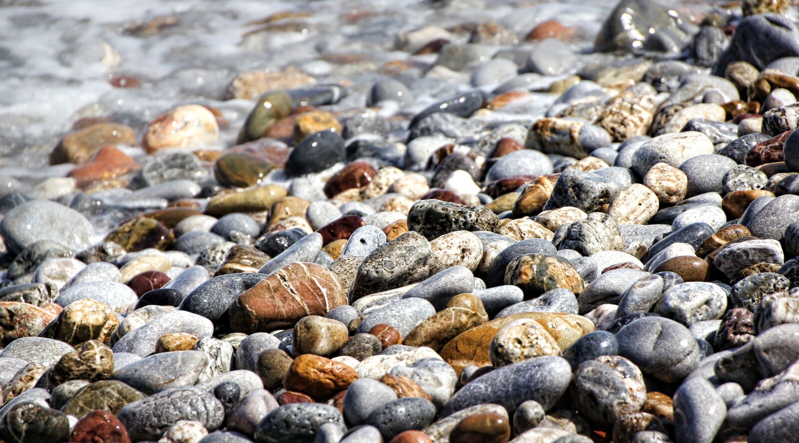 Canon EOS 550D (EOS Rebel T2i / EOS Kiss X4) sample photo. Stones, beach, coast photography