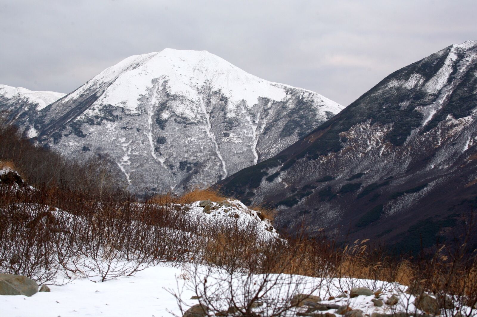 Canon EOS 5D sample photo. The first snow, mountains photography