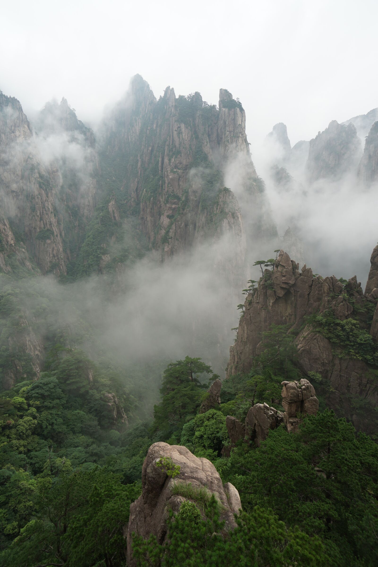 Sony E 10-18mm F4 OSS sample photo. Huangshan, mountain, mountain range photography