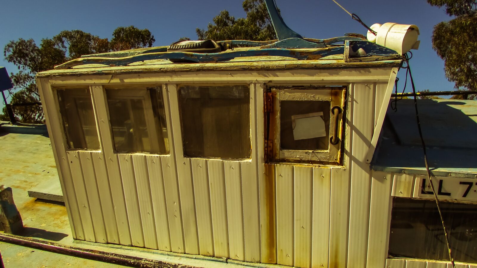 Canon PowerShot SX400 IS sample photo. Boat, old, abandoned photography