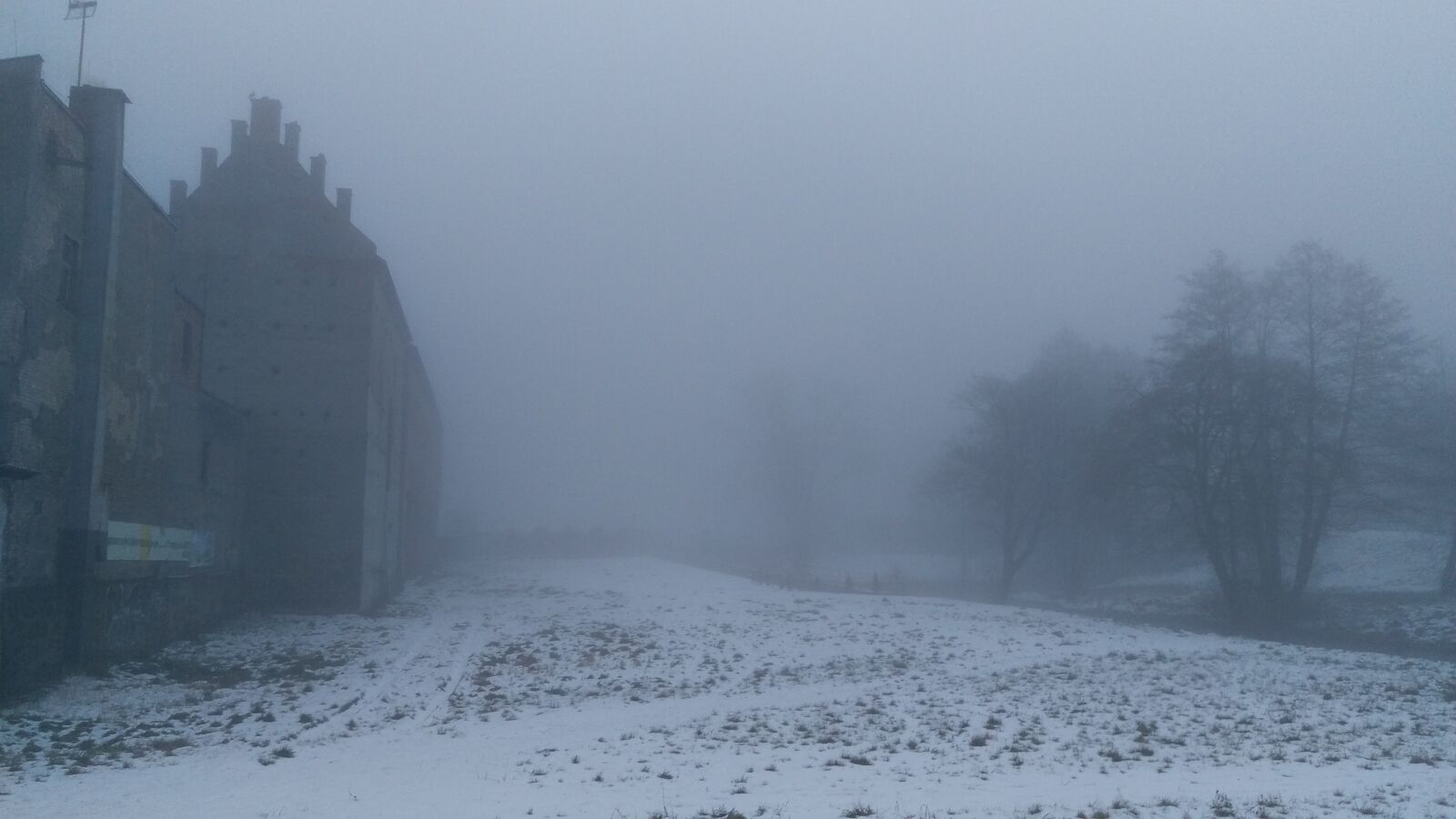 HTC ONE M9 sample photo. The fog, civilization, landscape photography