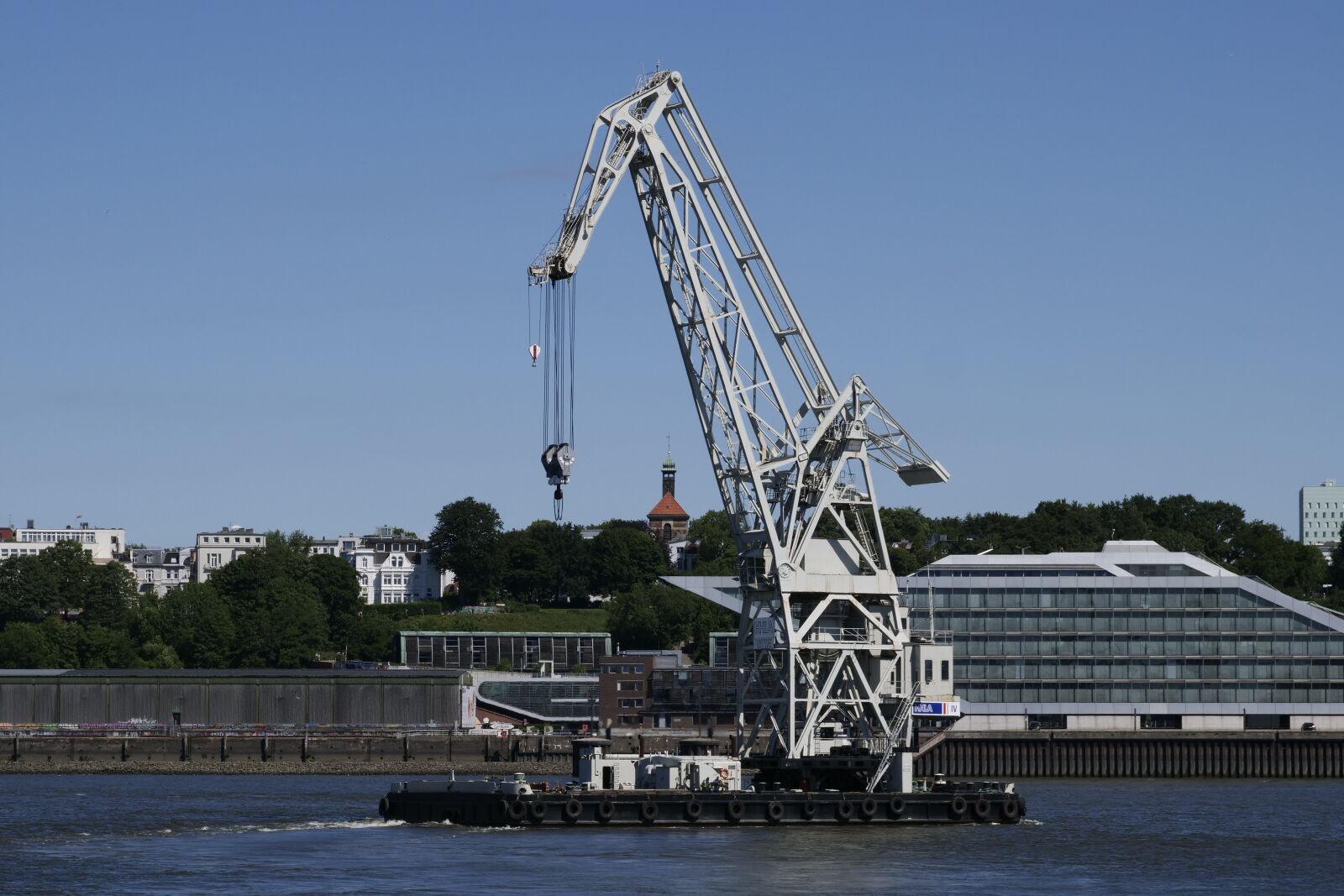 Panasonic Lumix DC-G9 sample photo. Shipping, ship, floating crane photography