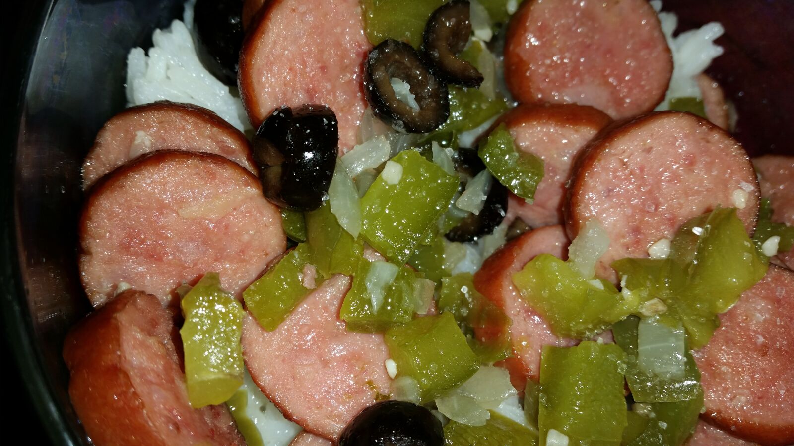 Samsung Galaxy S5 sample photo. Sausage, green peppers, black photography