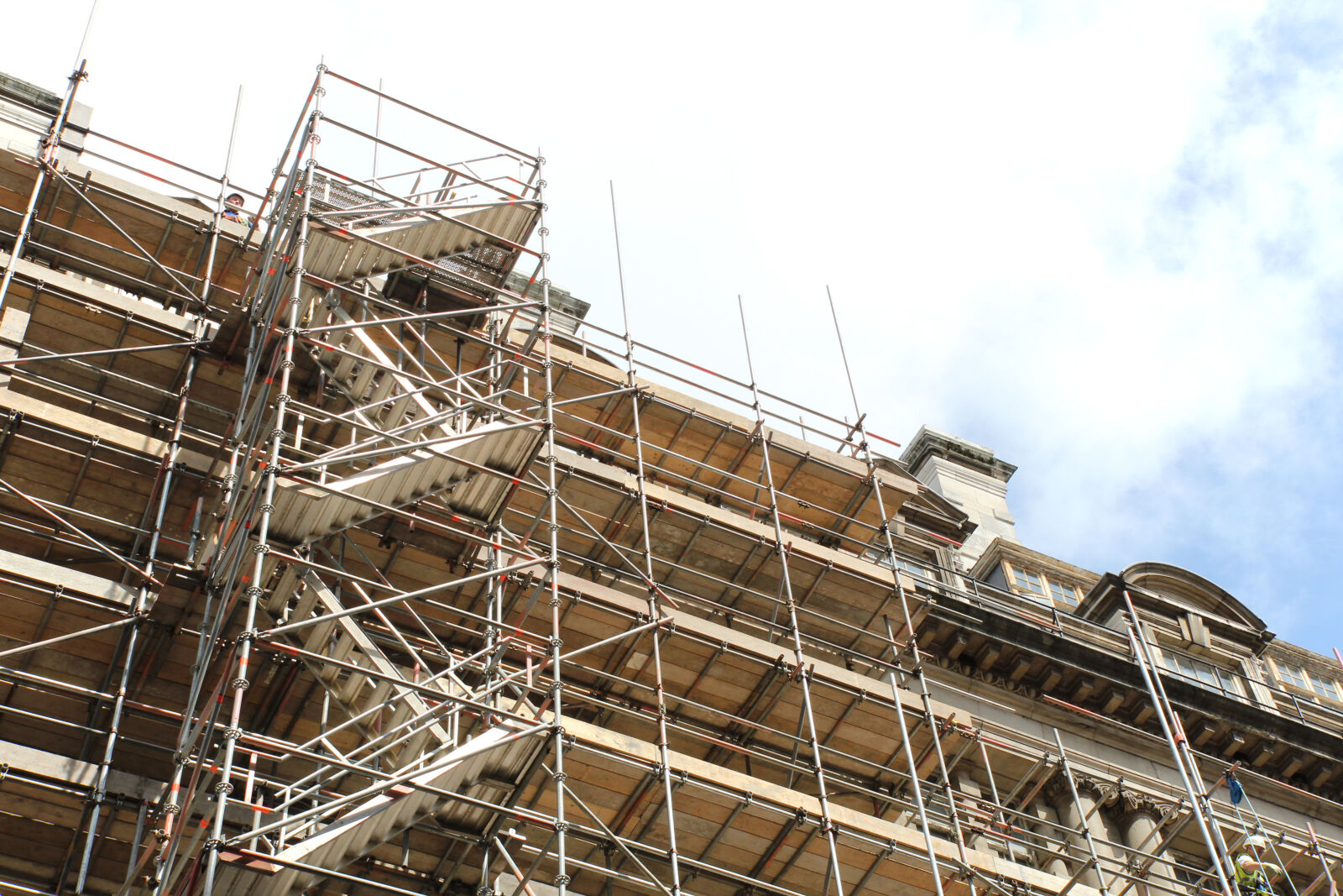 Canon EOS 600D (Rebel EOS T3i / EOS Kiss X5) sample photo. Building, scaffolding photography