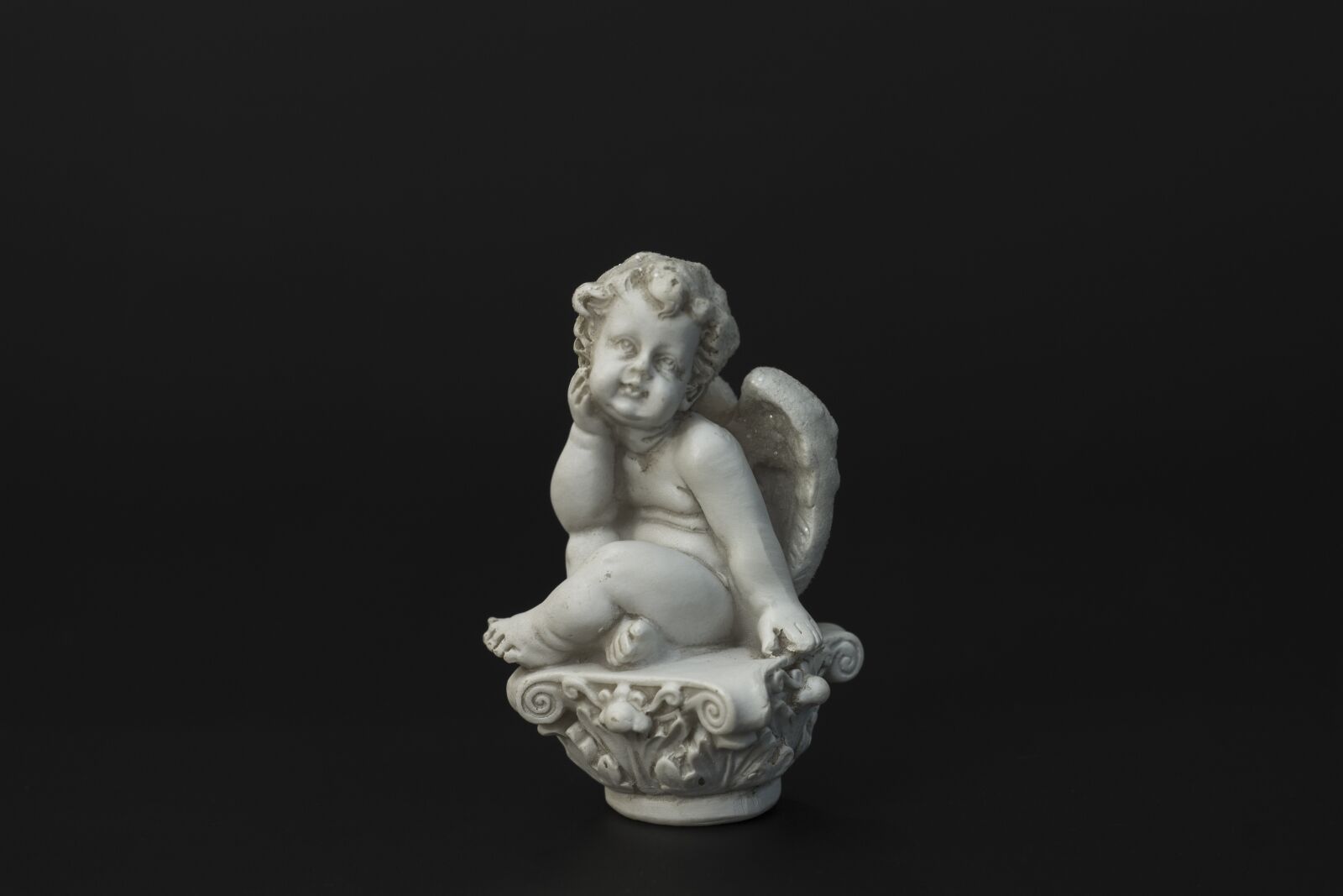 Canon EOS 1100D (EOS Rebel T3 / EOS Kiss X50) + Canon EF 50mm F1.8 II sample photo. Angel, figurine, statuette photography