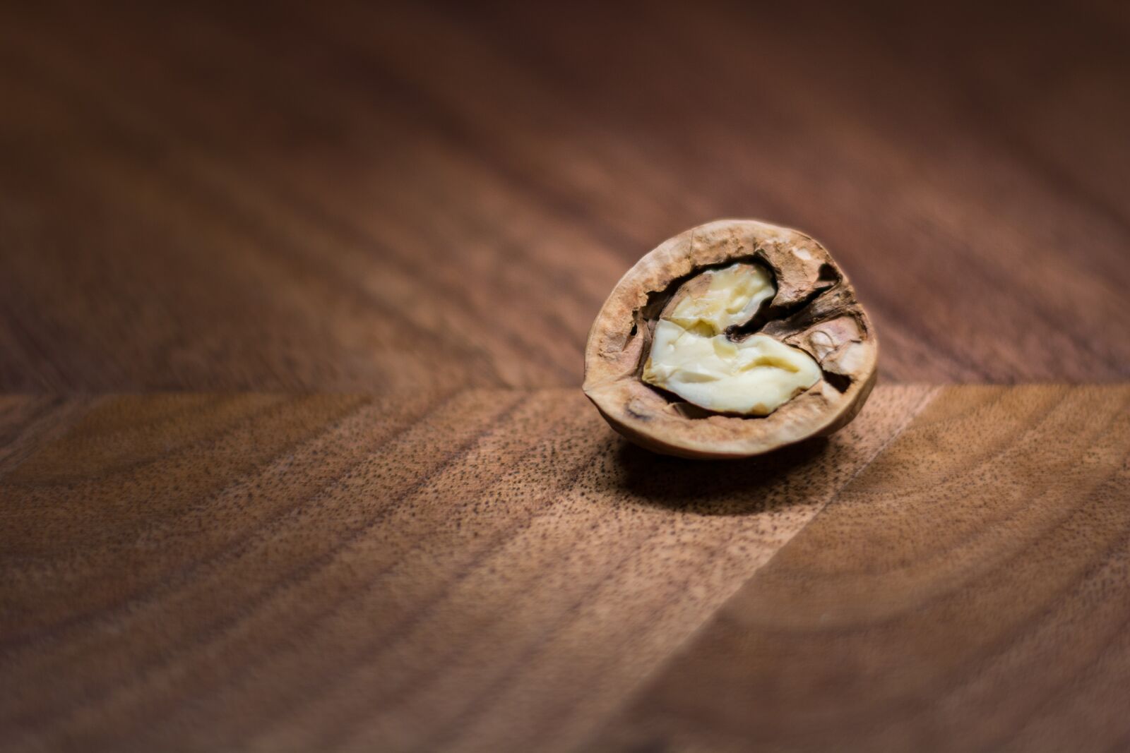 Nikon D5200 sample photo. Walnut, brown, texture photography