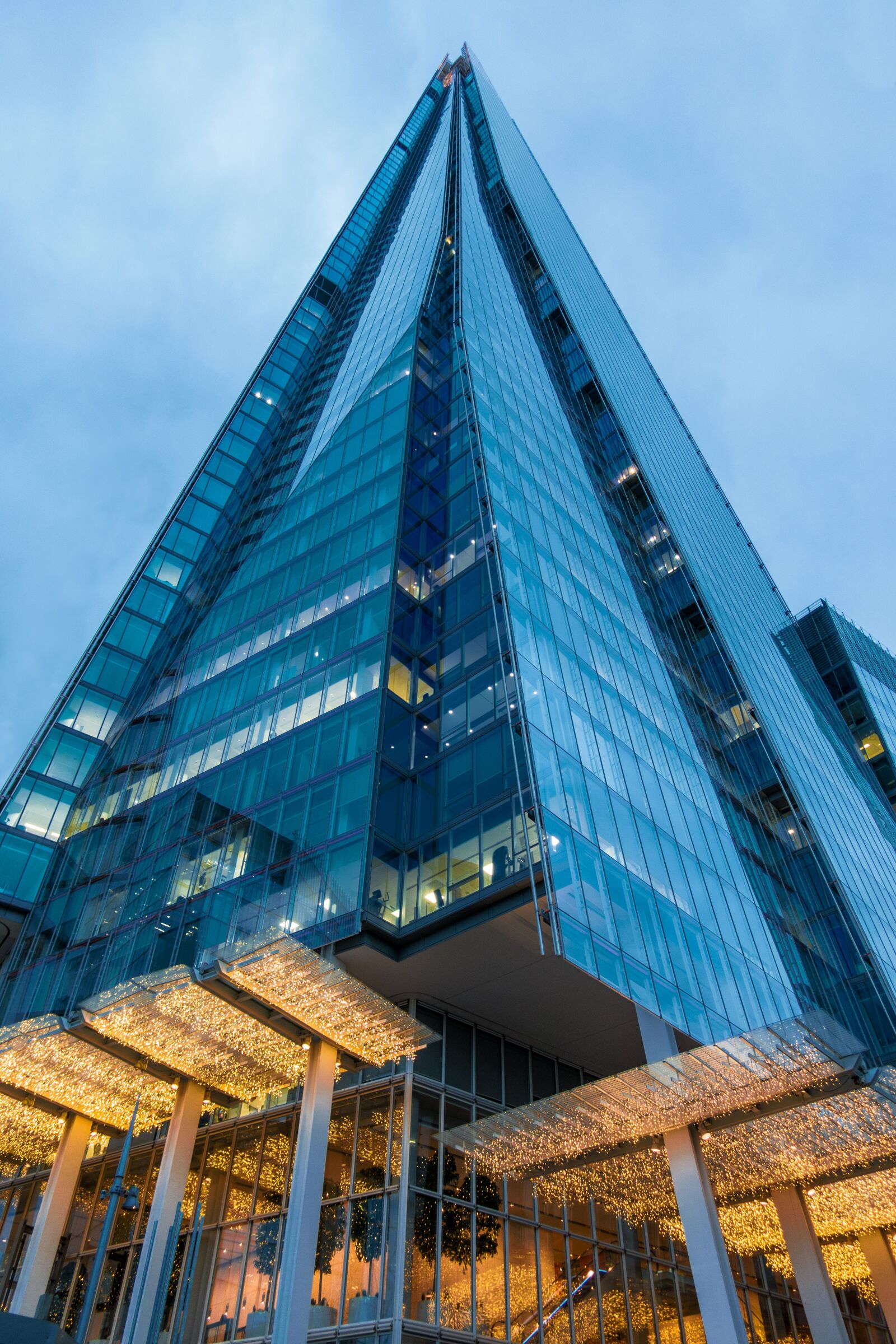 Sony Cyber-shot DSC-RX100 IV sample photo. Architecture, building, sky photography