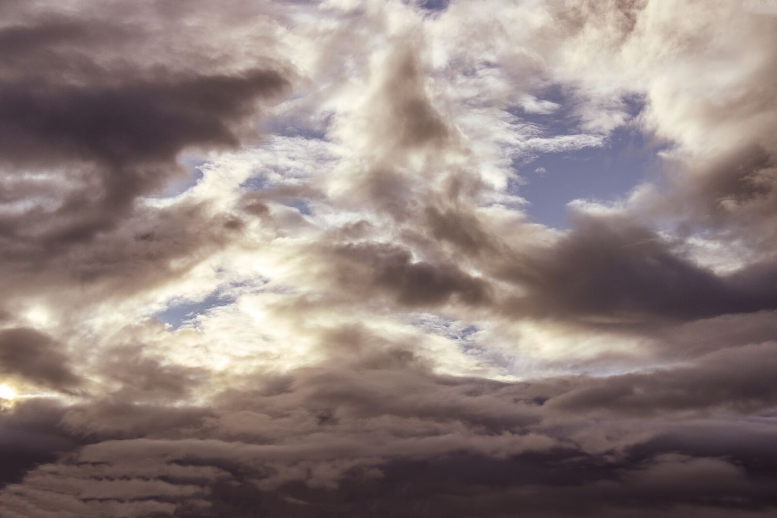 Canon EOS 2000D (EOS Rebel T7 / EOS Kiss X90 / EOS 1500D) sample photo. Clouds, sky, nature photography