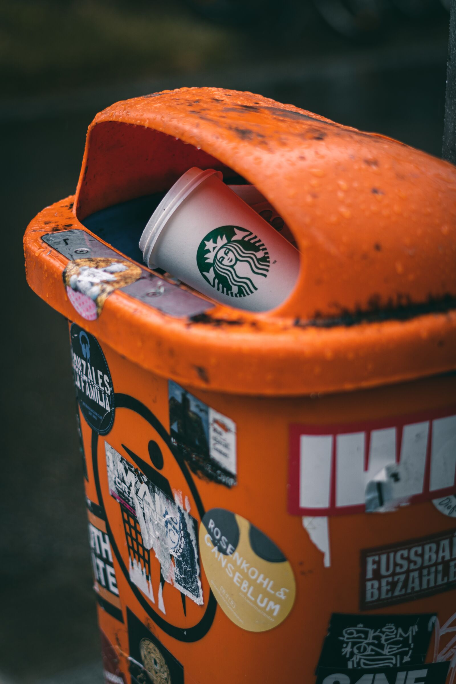 Sony a6500 sample photo. Starbucks, garbage can, garbage photography