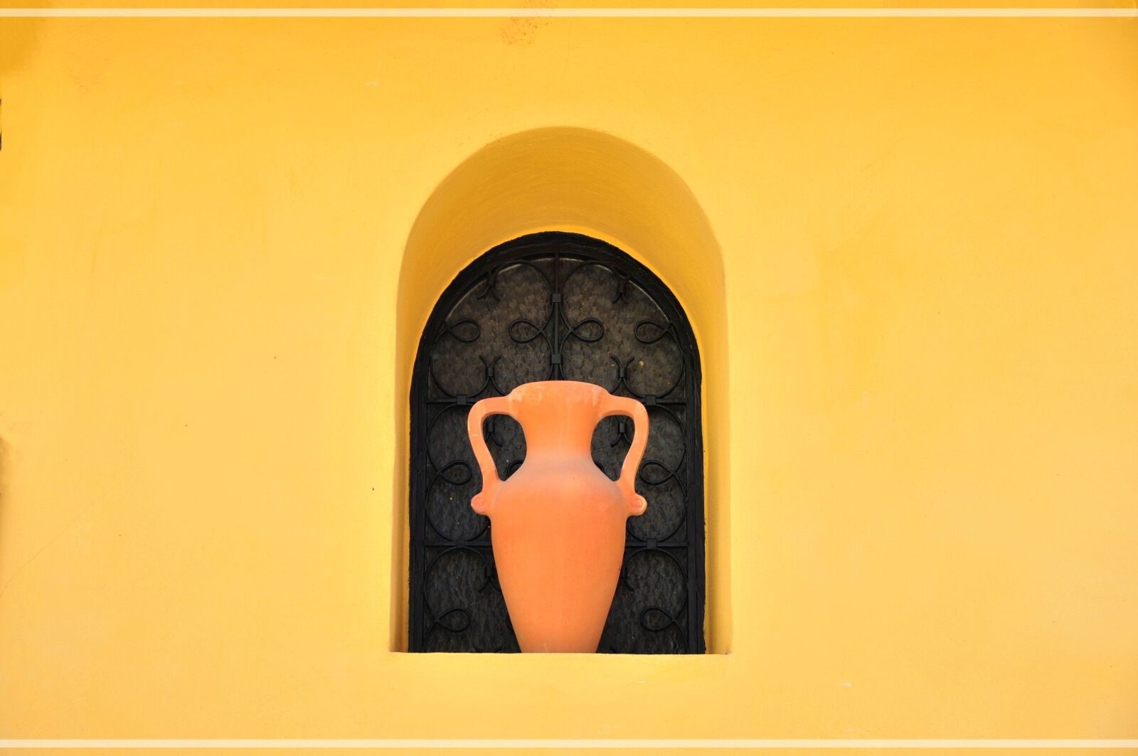 Nikon D300 sample photo. Window, vase, yellow photography