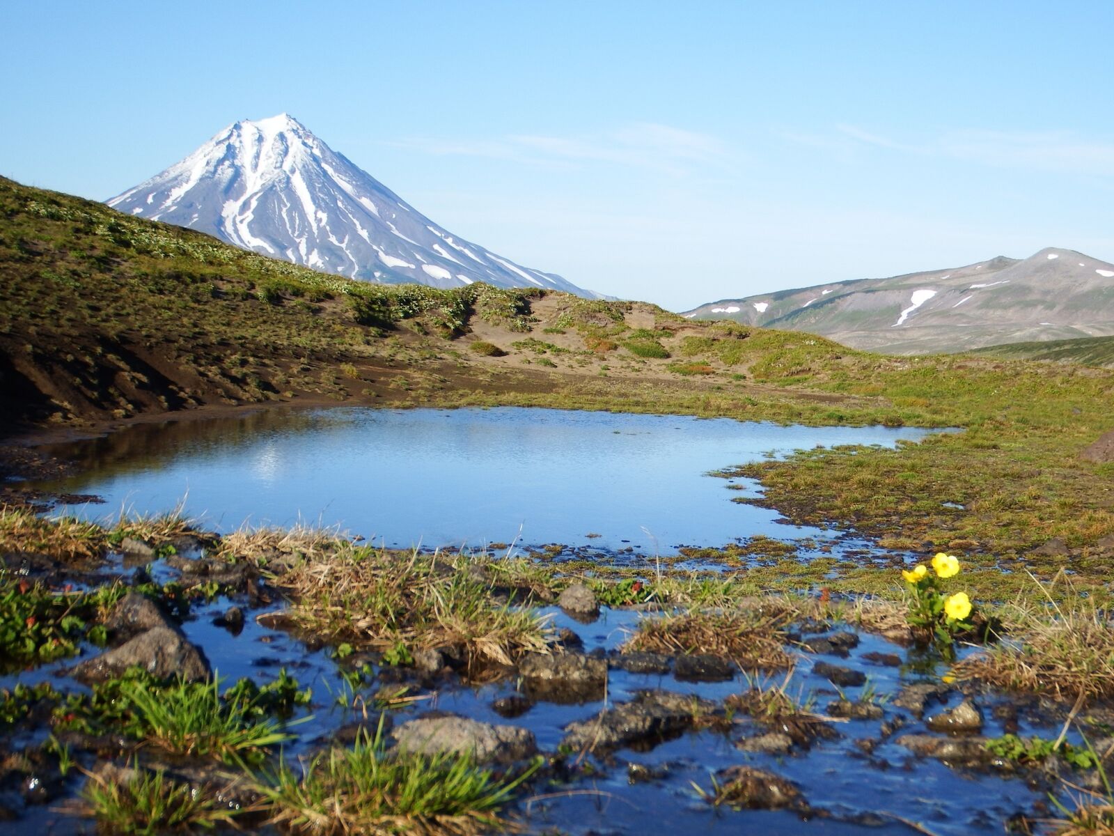 Fujifilm FinePix S1 sample photo. The viluchinsky volcano, mountain photography