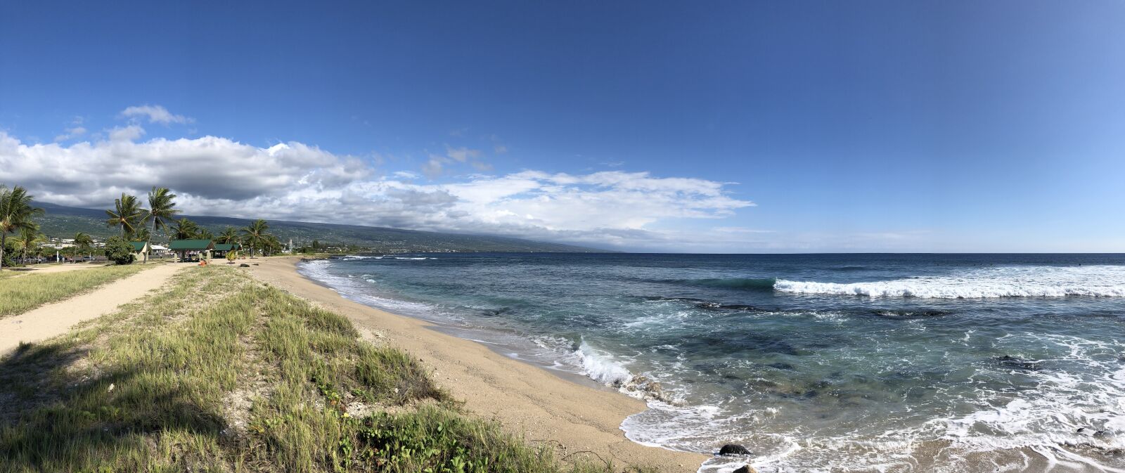 iPhone X back camera 4mm f/1.8 sample photo. Hawaii, panorama, sea photography