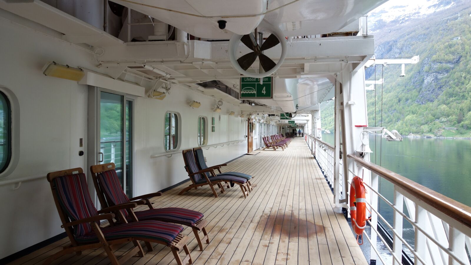 Sony Cyber-shot DSC-RX100 sample photo. Ship, cruise, holiday photography