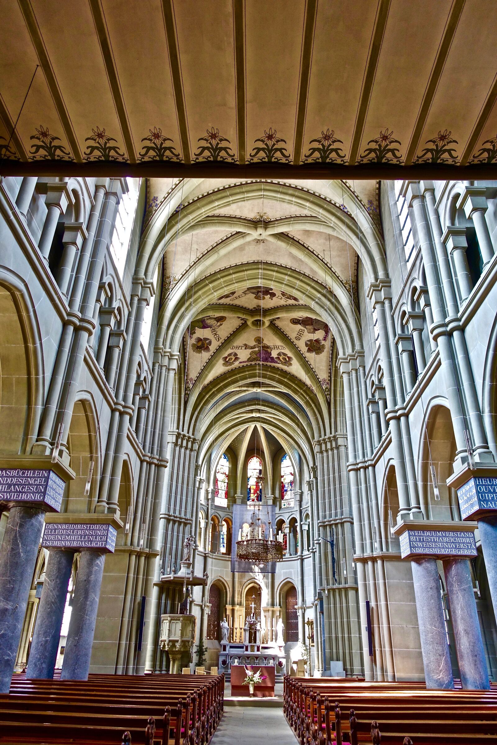 Sony Cyber-shot DSC-RX100 III sample photo. Cathedral, nave, church photography
