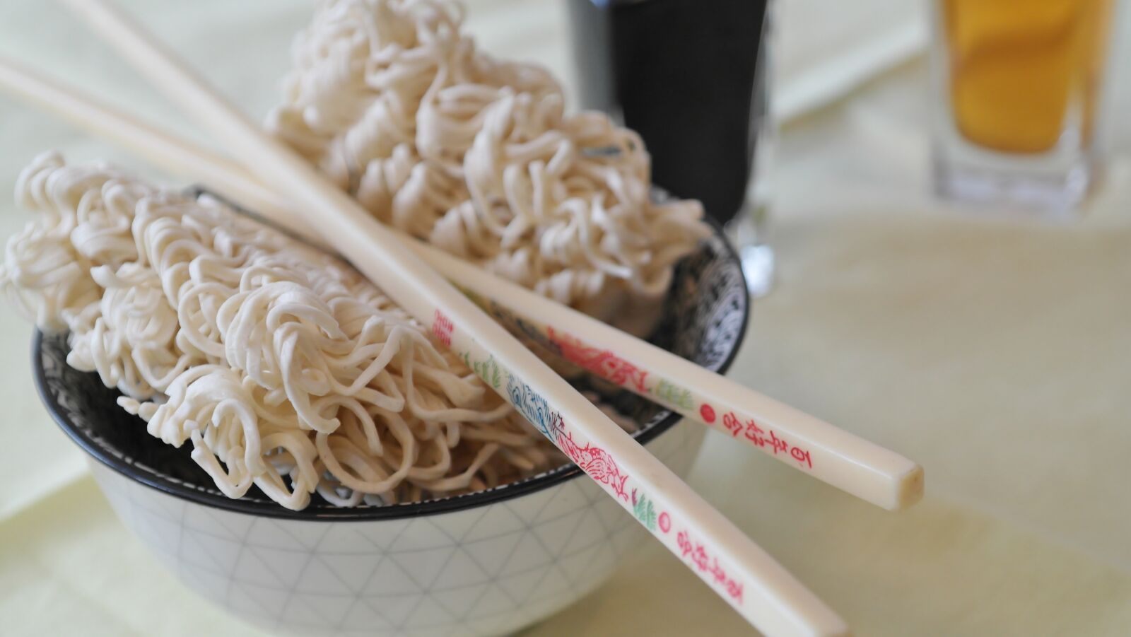 Samsung NX20 sample photo. Noodles, instant noodles, ramen photography