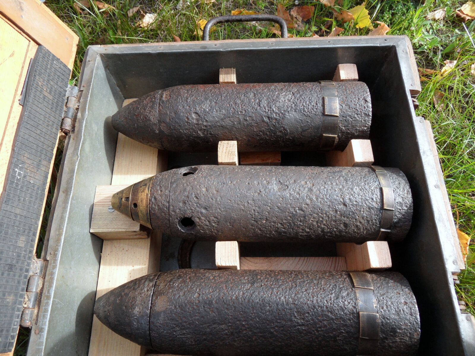 Samsung WB600 / VLUU WB600 /  WB610 sample photo. Armament, monument, militaria photography