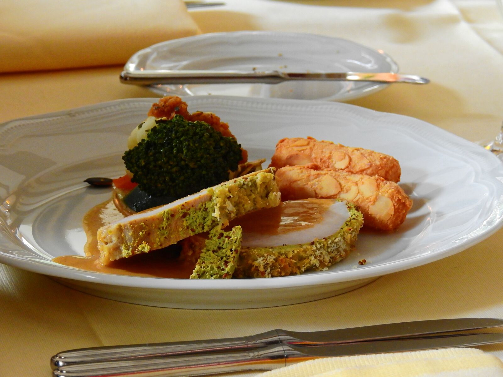 Nikon Coolpix P900 sample photo. Eat, dine, food photography
