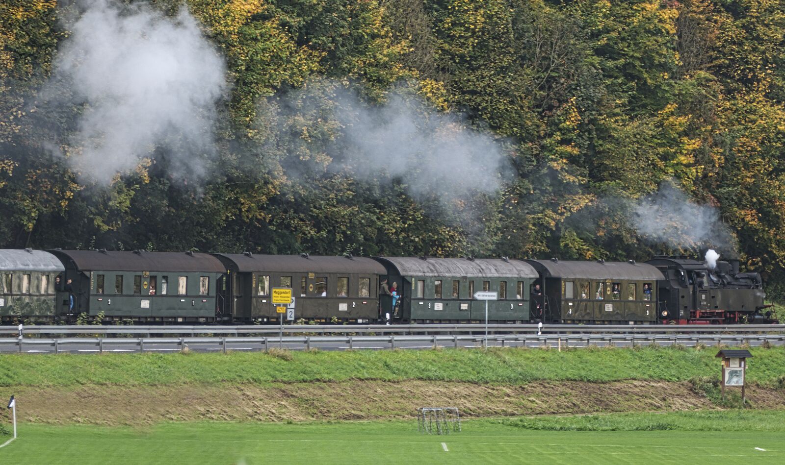 Panasonic Lumix DMC-FZ1000 sample photo. Steam locomotive, tank locomotive photography