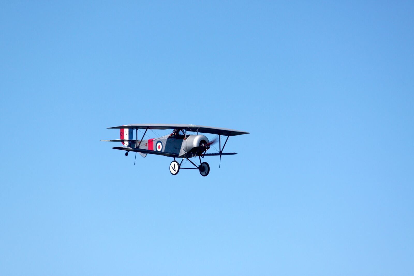 Canon EOS 500D (EOS Rebel T1i / EOS Kiss X3) sample photo. Biplane, airplane, flight photography