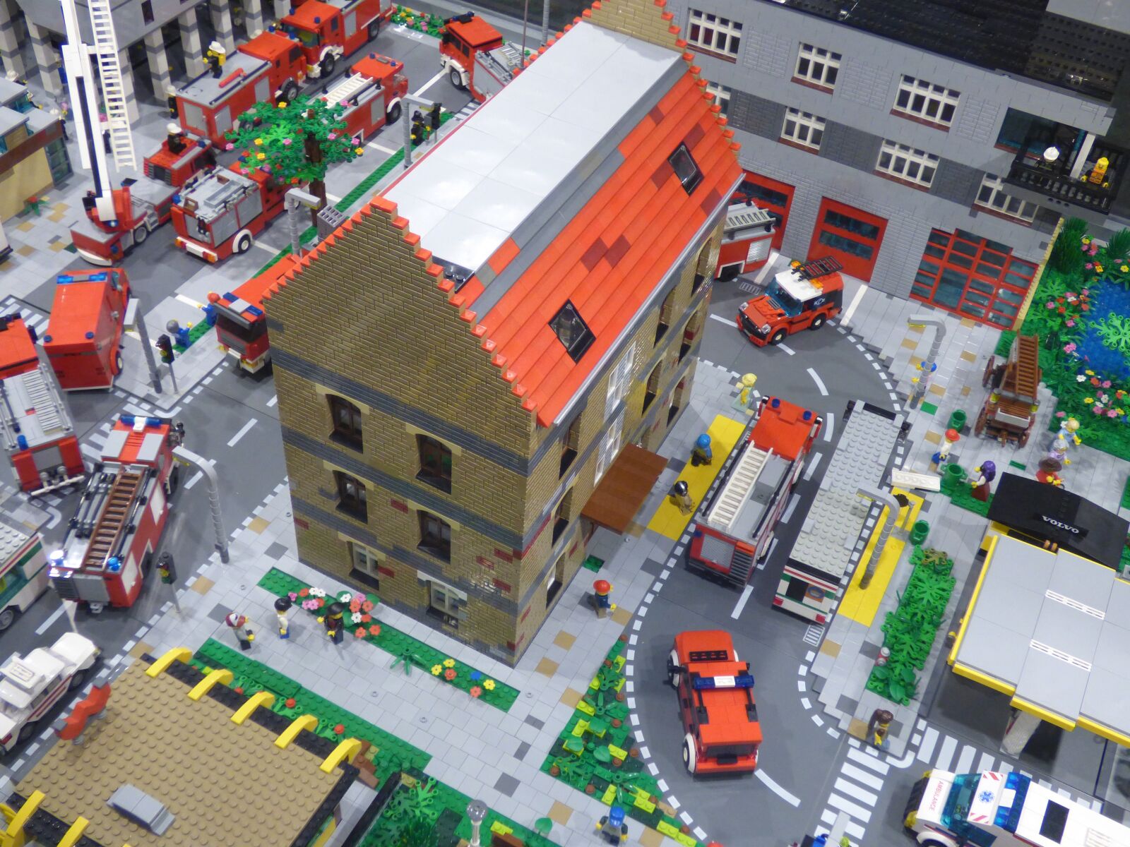 Panasonic DMC-FZ72 sample photo. Lego, lego blocks, toys photography