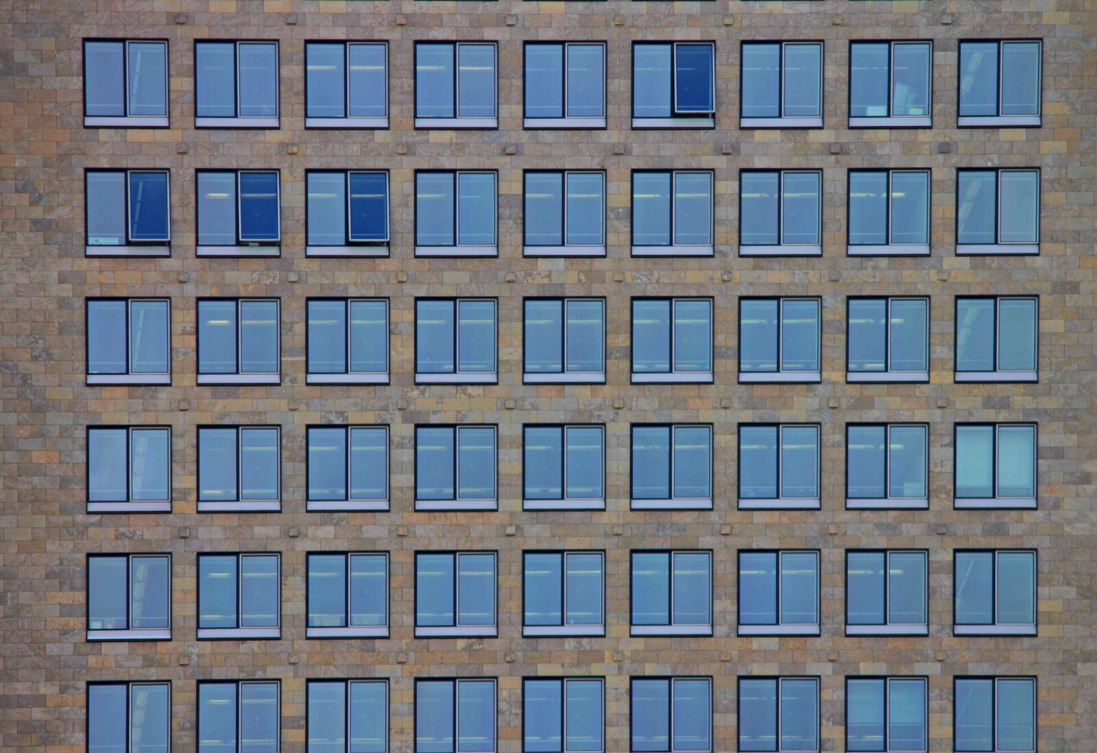 Canon EOS 1100D (EOS Rebel T3 / EOS Kiss X50) sample photo. Facade, window, front window photography