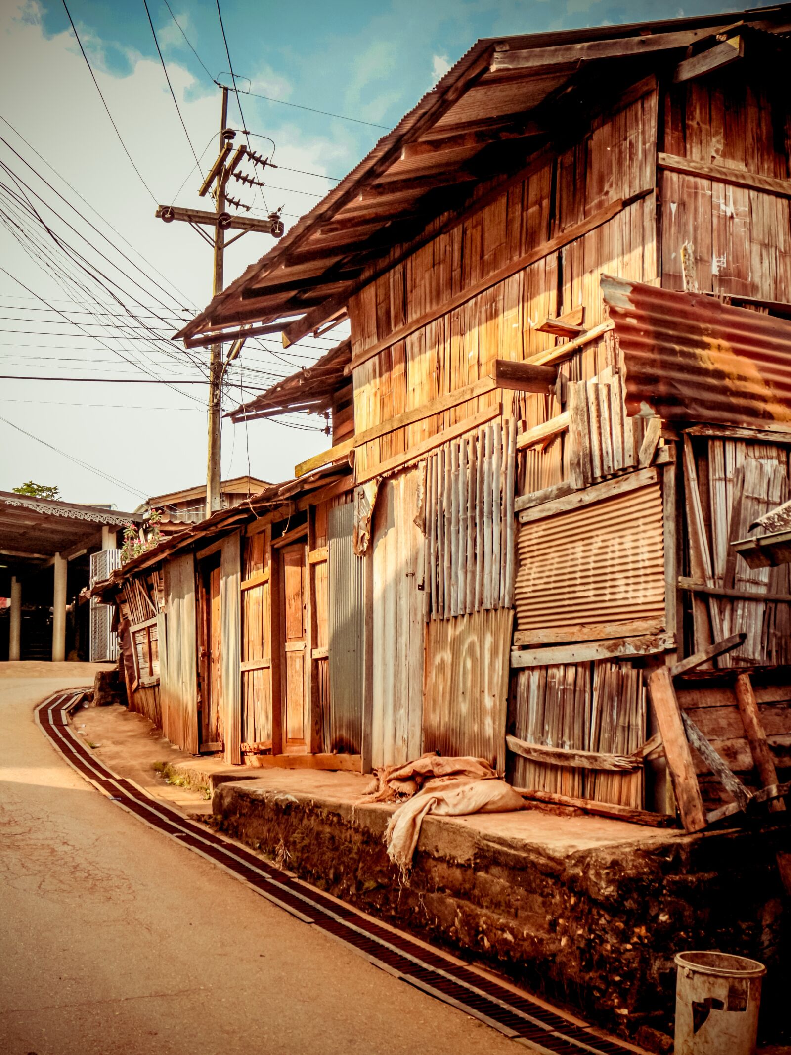 Canon EOS M sample photo. Old, house, life photography