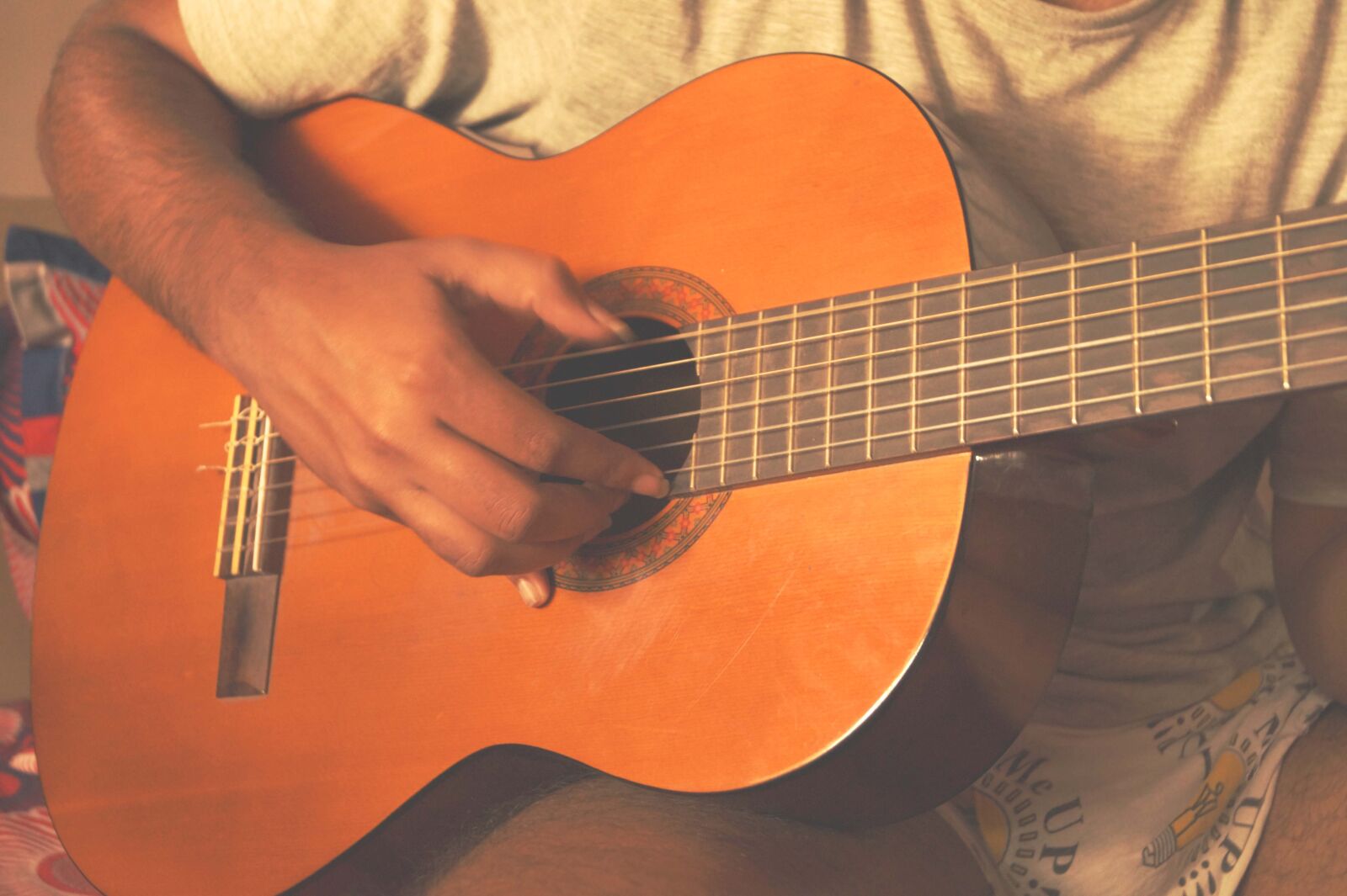 Sony DT 18-55mm F3.5-5.6 SAM II sample photo. Spanish, guitar, fingering photography
