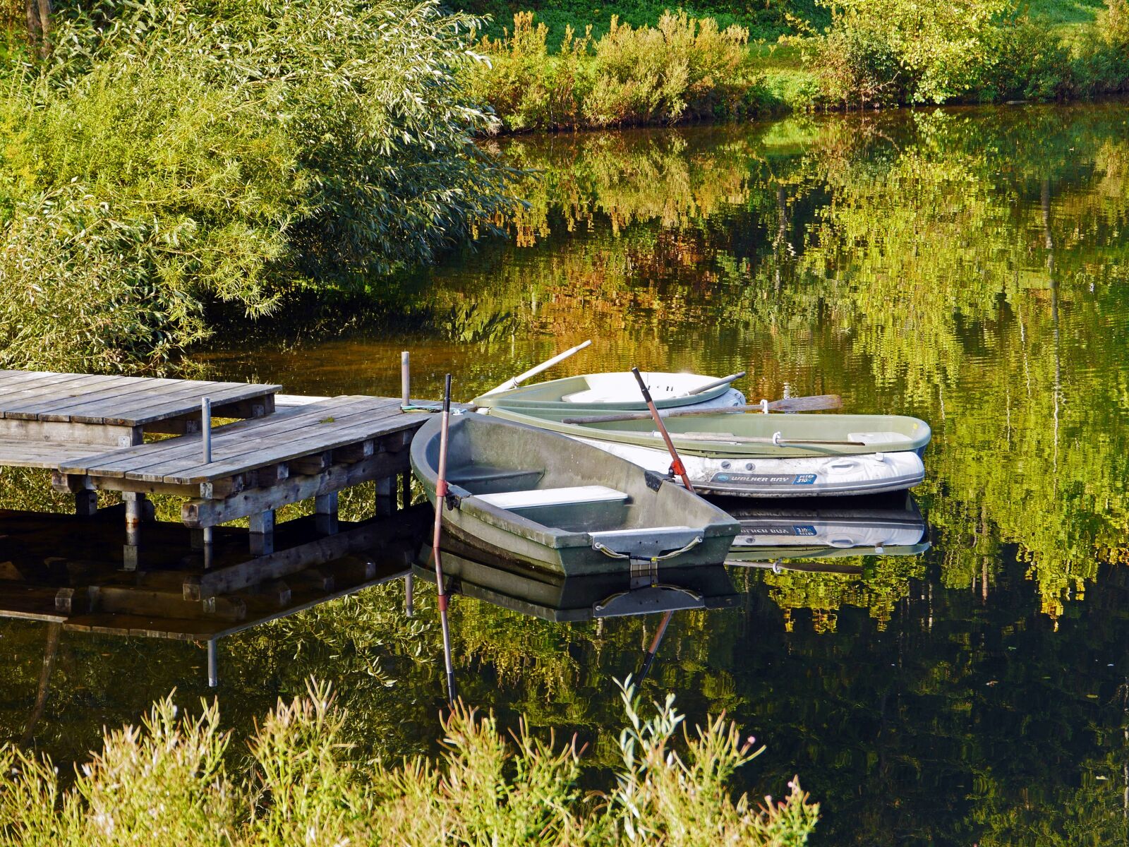 Panasonic Lumix DMC-GH3 sample photo. Boats, investors, lake photography