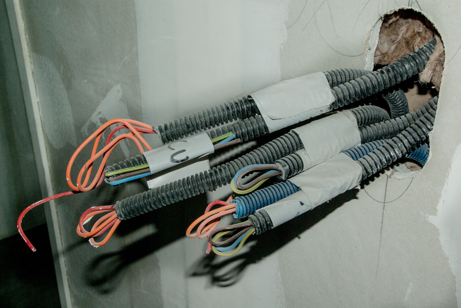 Pentax K10D sample photo. Electrician, electric wires, cables photography