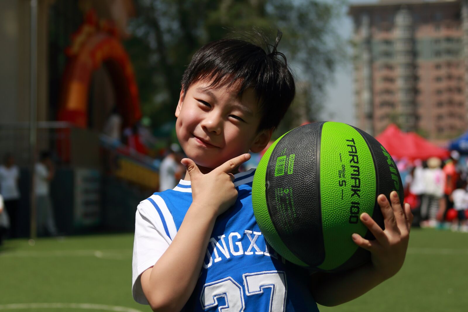 Canon EOS 5D Mark III + Canon EF 28-300mm F3.5-5.6L IS USM sample photo. Kids, games, paternity photography