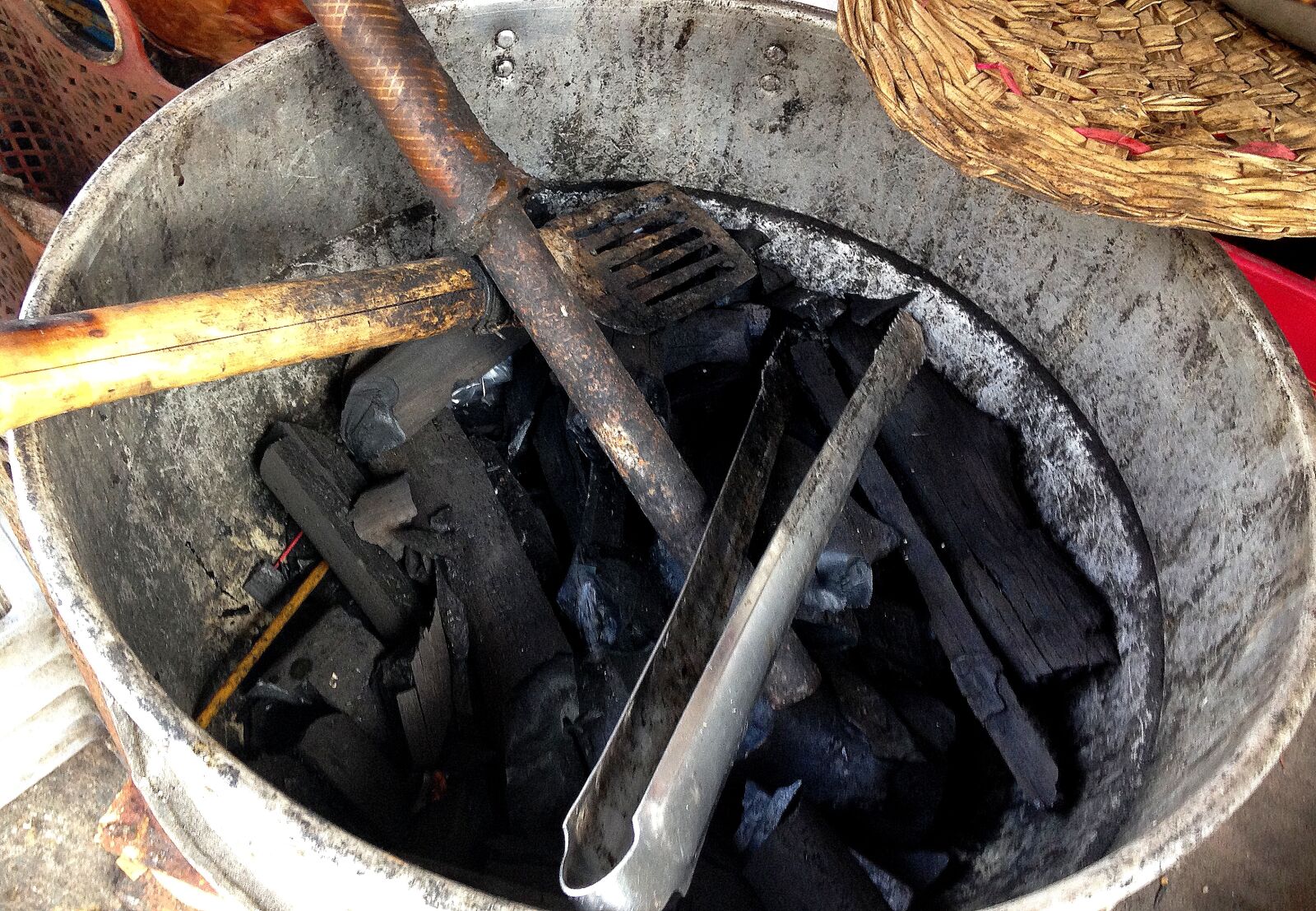 iPhone 5c back camera 4.12mm f/2.4 sample photo. Abstract, cooking, metal, old photography
