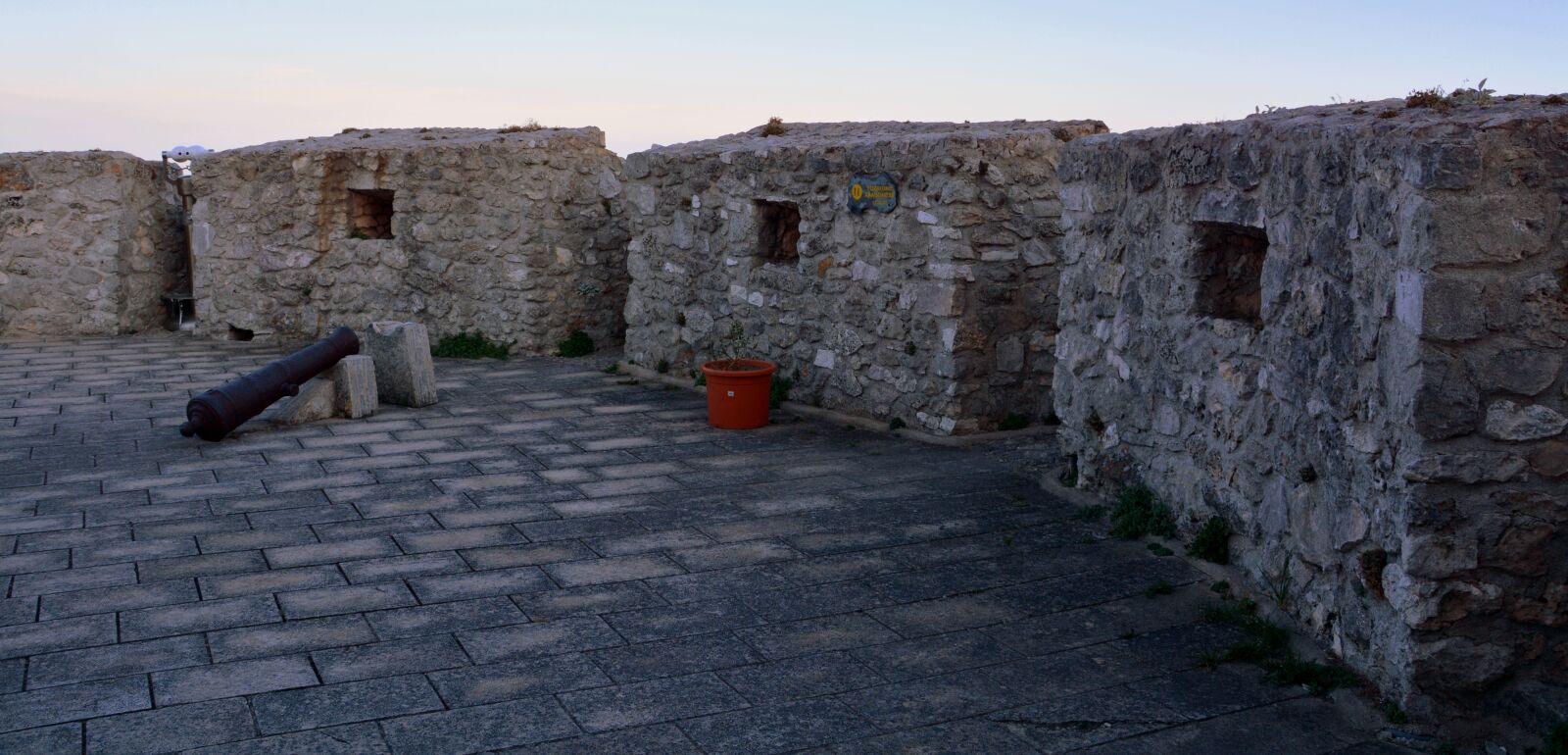 Nikon D7100 sample photo. Castle, torre, cannon photography