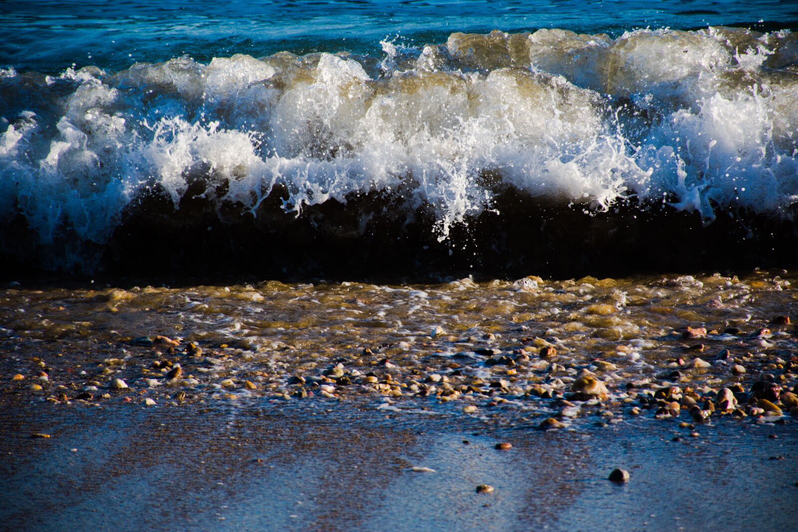 Nikon D5600 sample photo. Water, beach, pebbles photography