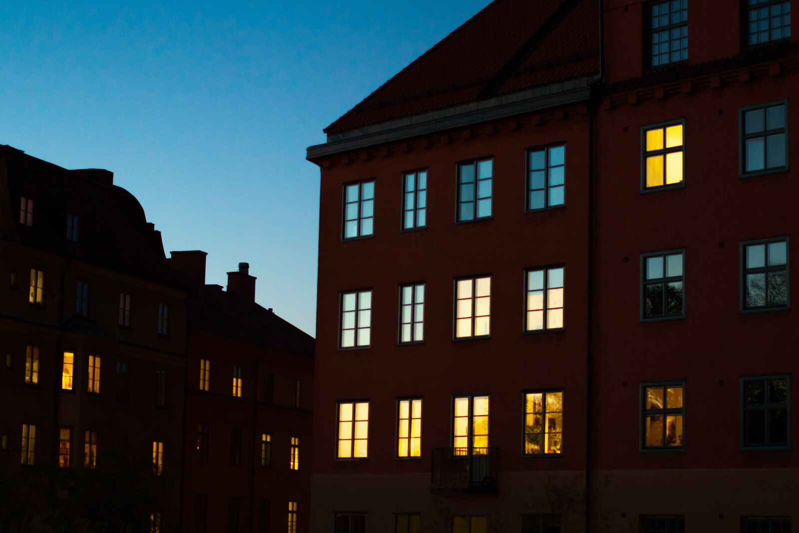 Canon EOS 7D sample photo. Silhouette, windows, sky photography