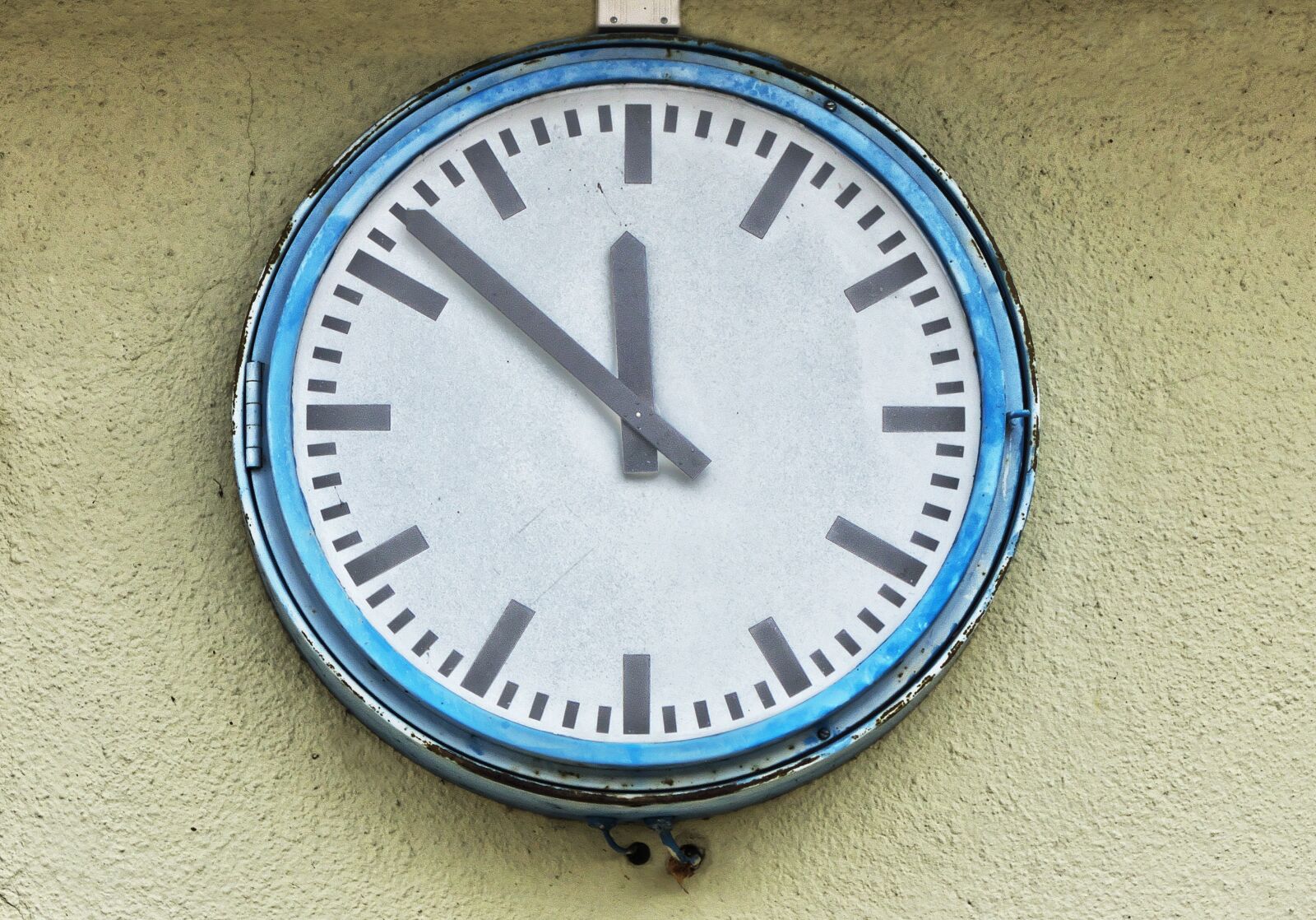 Panasonic Lumix DMC-FZ1000 sample photo. Clock, station clock, clock photography
