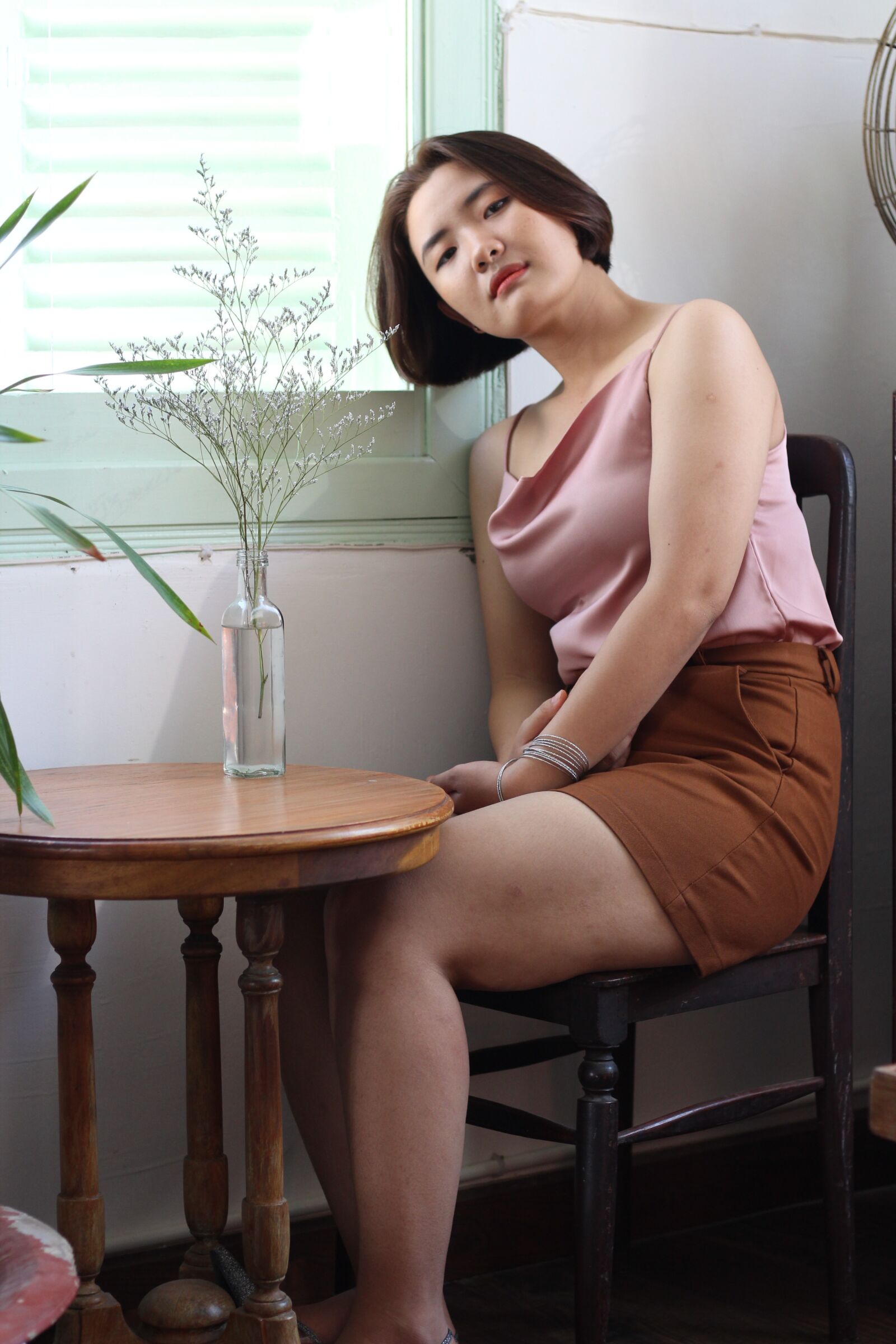 Canon EOS 1300D (EOS Rebel T6 / EOS Kiss X80) + Canon EF 50mm F1.8 STM sample photo. Vietnamese, asia, lady photography