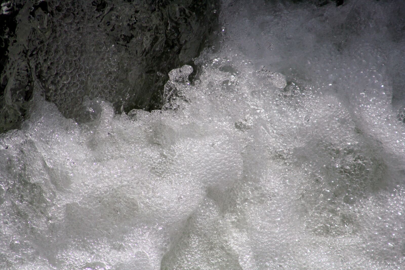 Canon EOS 350D (EOS Digital Rebel XT / EOS Kiss Digital N) sample photo. Water, fall, lock photography