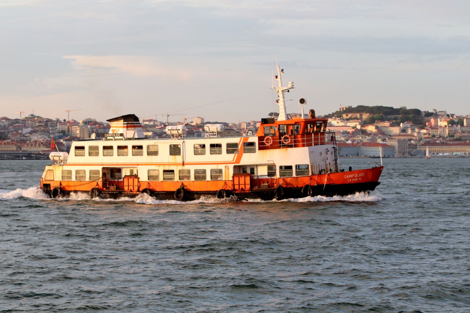 Canon EOS 200D (EOS Rebel SL2 / EOS Kiss X9) sample photo. Ferry, ship, boat photography