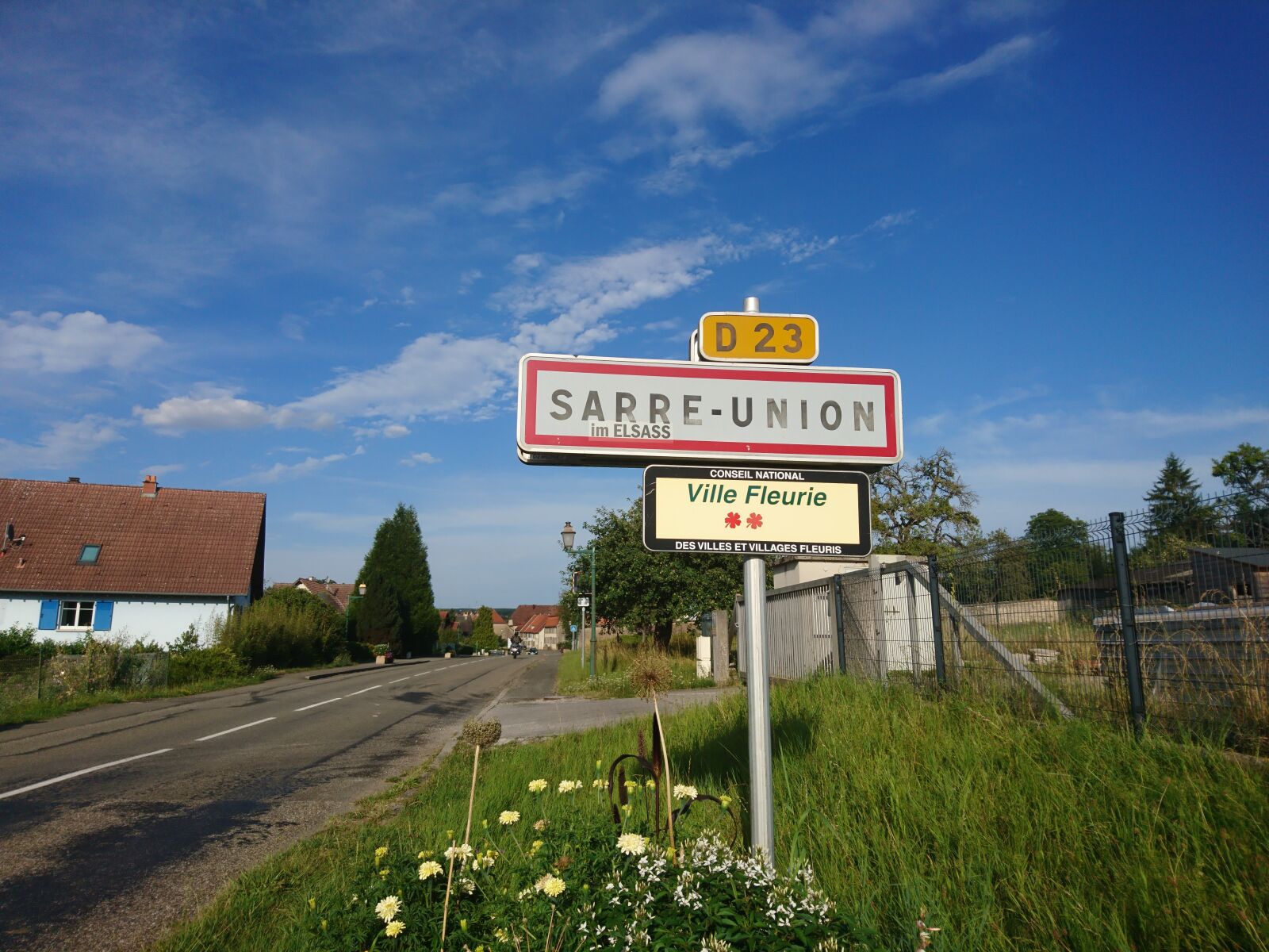 Sony Xperia X Compact sample photo. Traffic sign, france, sightseeing photography