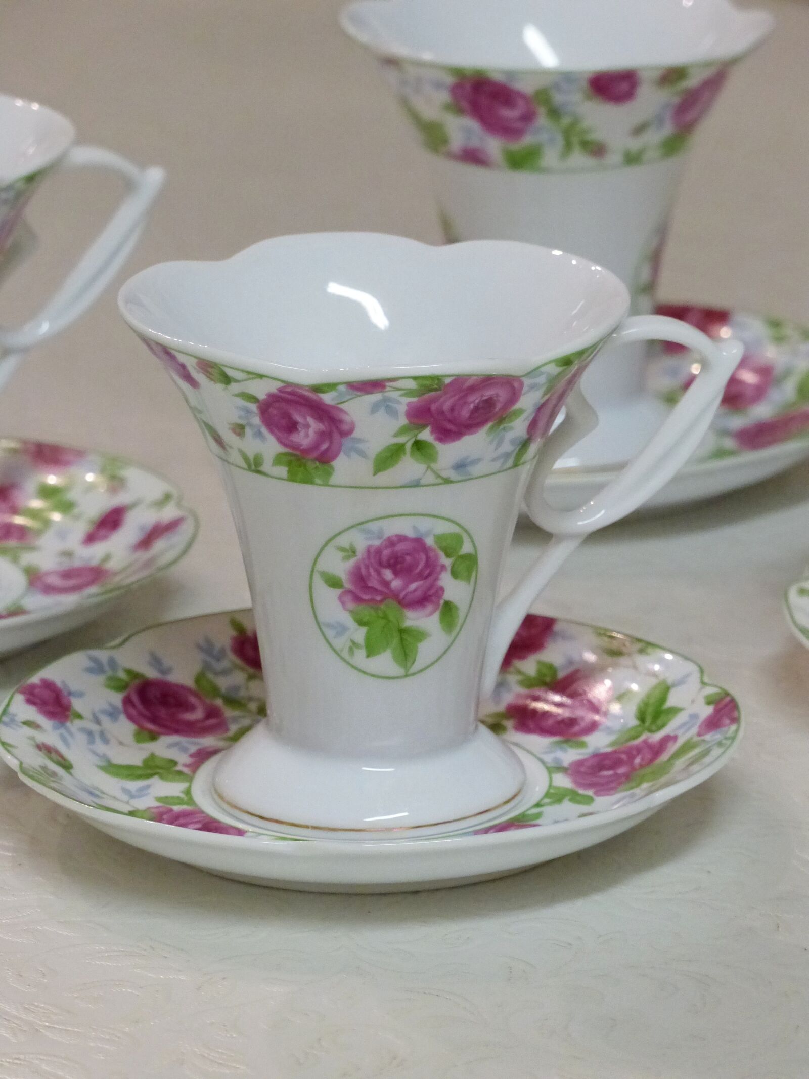 Panasonic Lumix DMC-FZ200 sample photo. Teacup, china, table photography