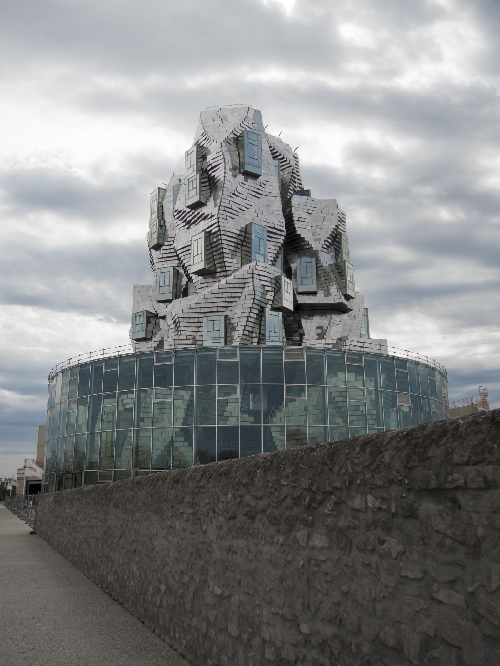 Olympus PEN E-PL7 sample photo. France, gehry, architecture photography