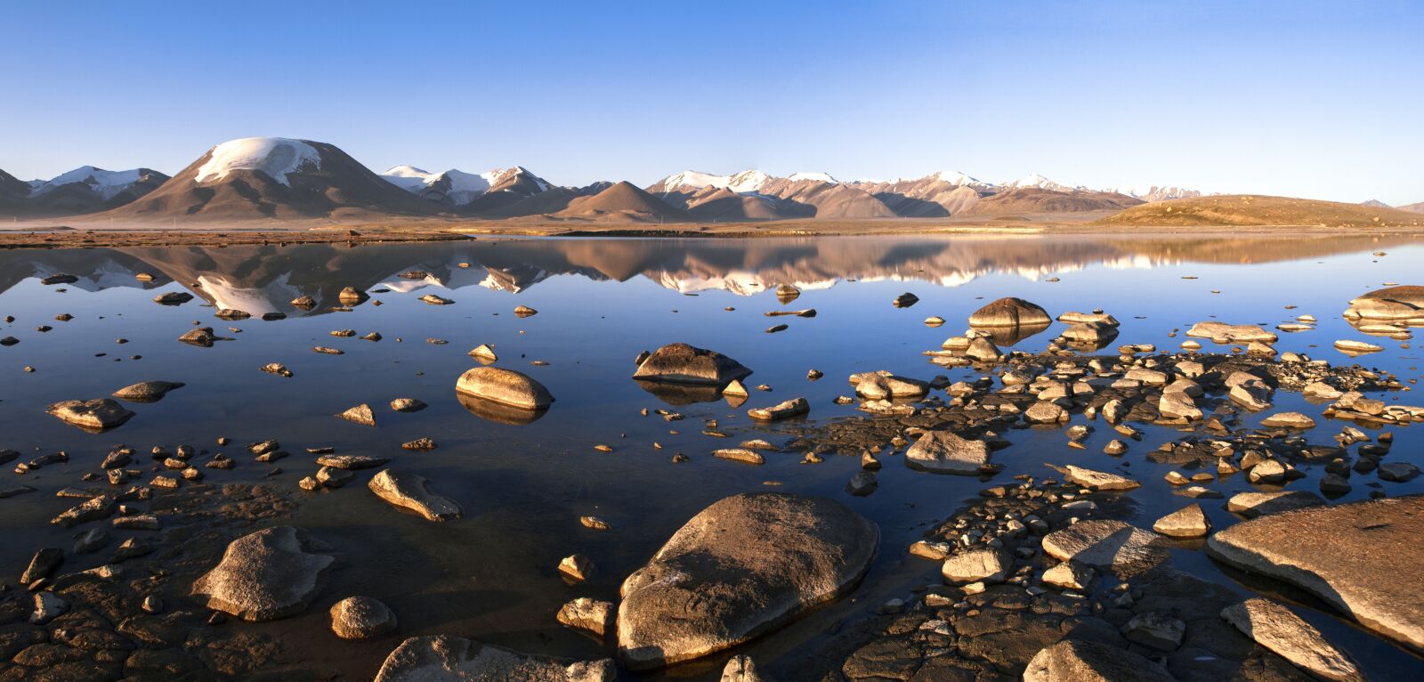 Olympus E-510 (EVOLT E-510) sample photo. Panorama, lake, mountains photography