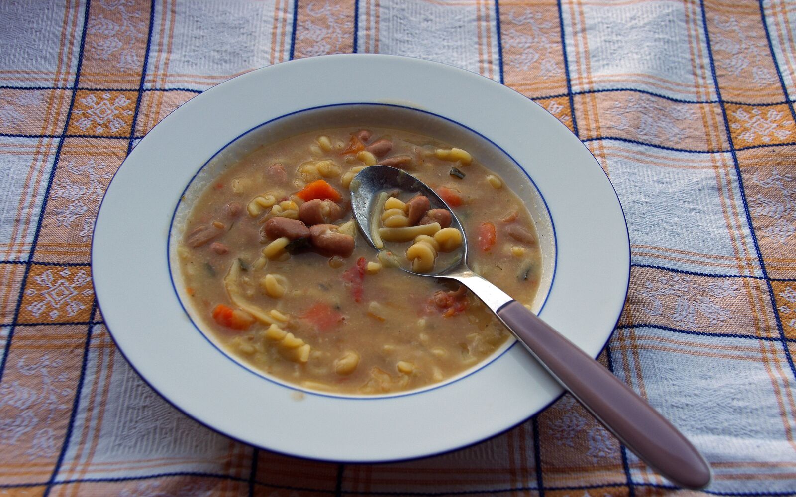 Pentax K-5 sample photo. Pasta and beans, soup photography