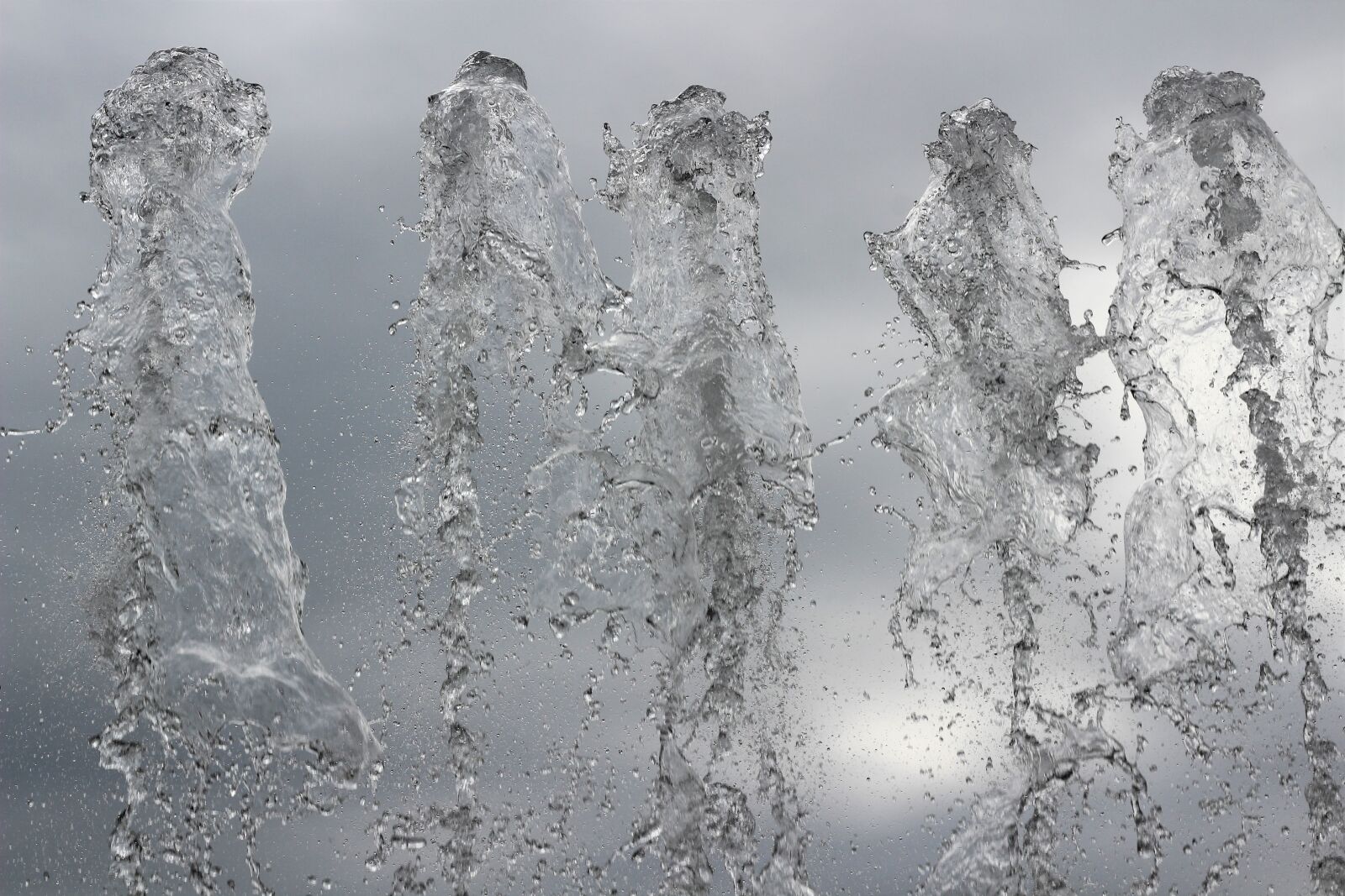 Canon EOS 600D (Rebel EOS T3i / EOS Kiss X5) + Canon EF 50mm F1.8 II sample photo. Water fontana, h2o, clear photography