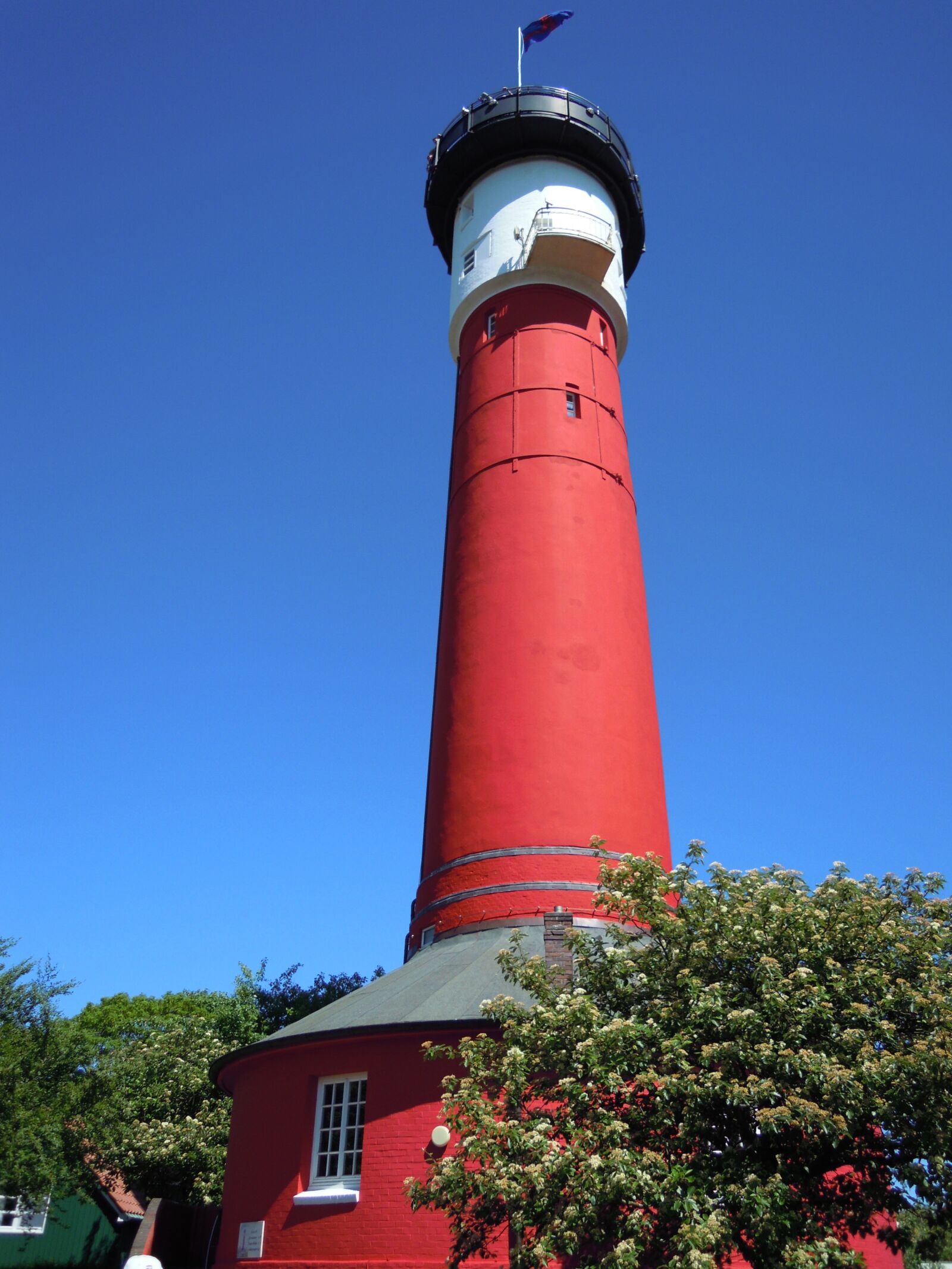 Nikon Coolpix S5100 sample photo. Lighthouse, red, white photography