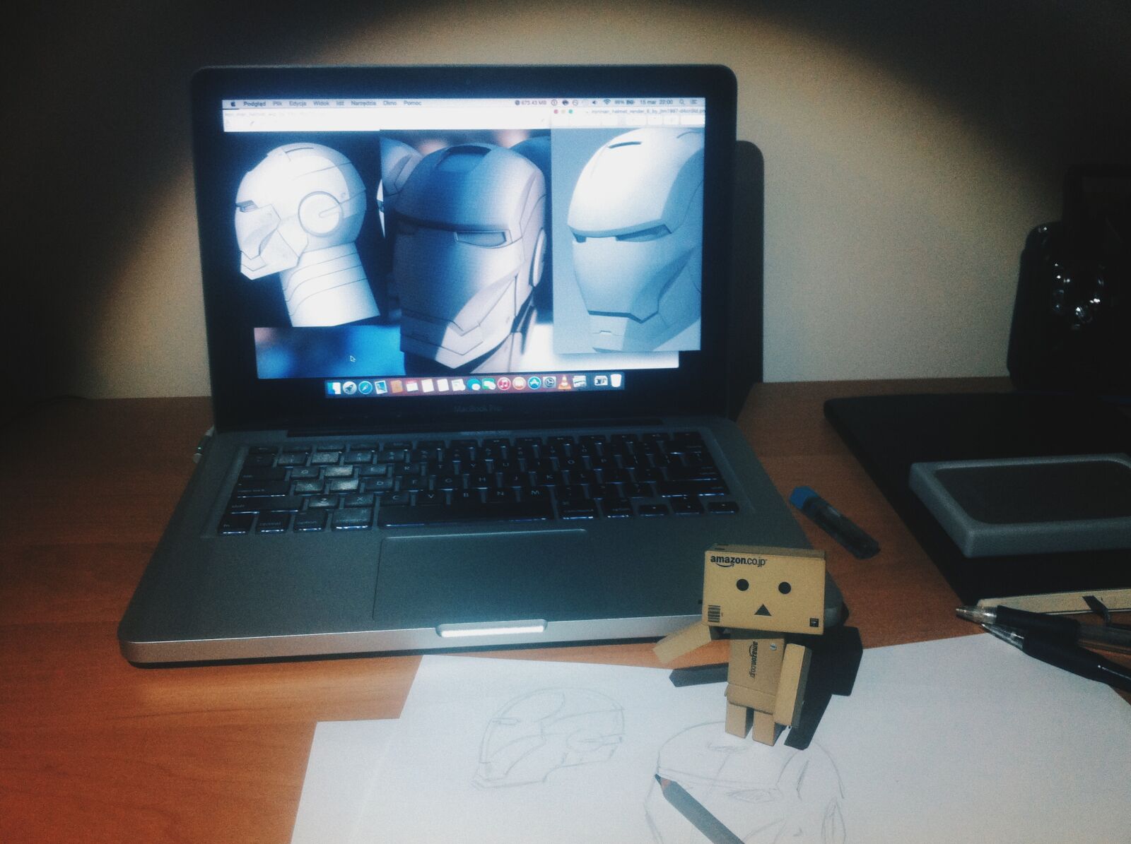 iPhone 4 back camera 3.85mm f/2.8 sample photo. Apple, armor, danbo, danboard photography