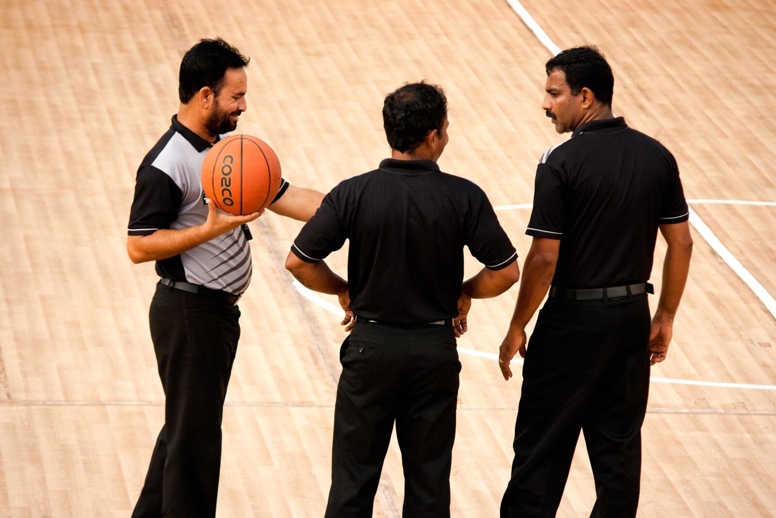 Canon EOS 1000D (EOS Digital Rebel XS / EOS Kiss F) sample photo. Basketball, men, people, basketball photography
