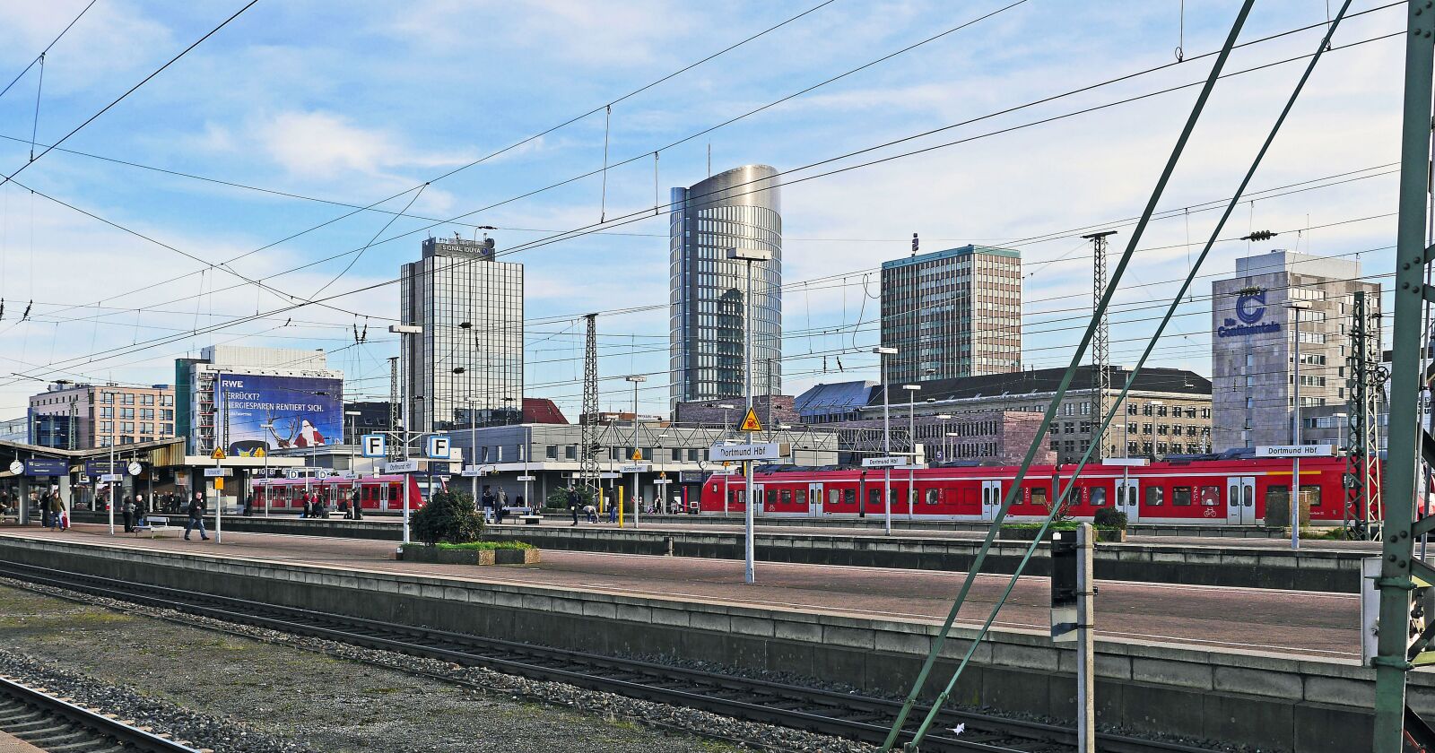 Panasonic Lumix DMC-GH3 sample photo. Dortmund, hbf, skyline photography